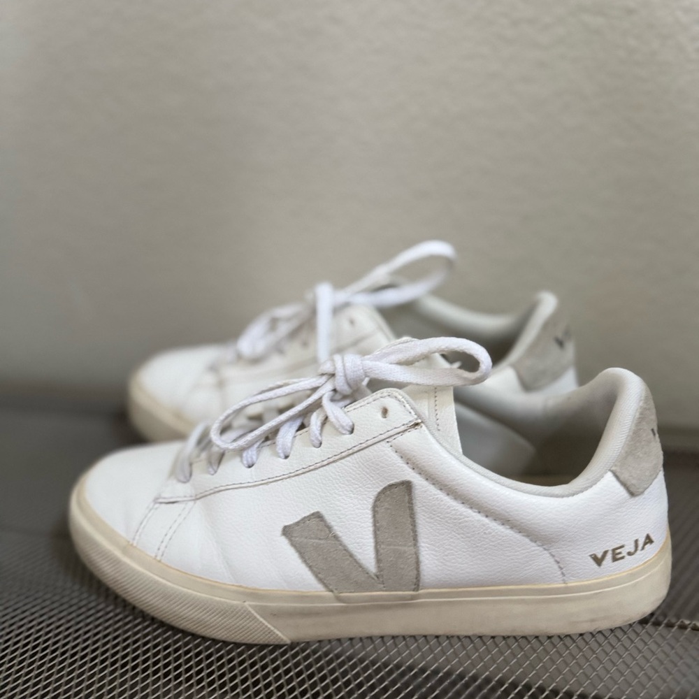 Veja campo White and Gray Sneakers